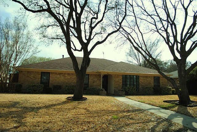 1st image of 904 Hillsdale Dr