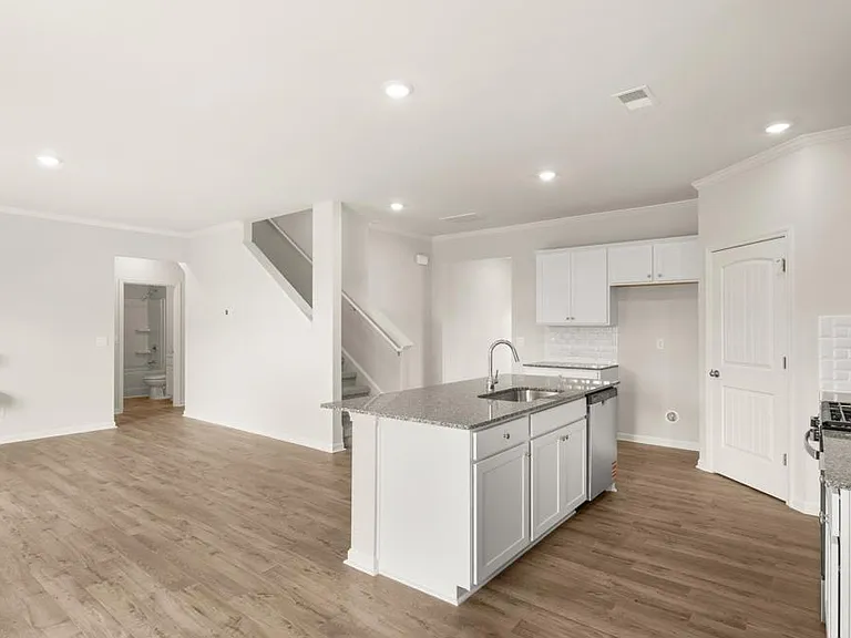 246 Thompson Ridge Ln — Photo 3