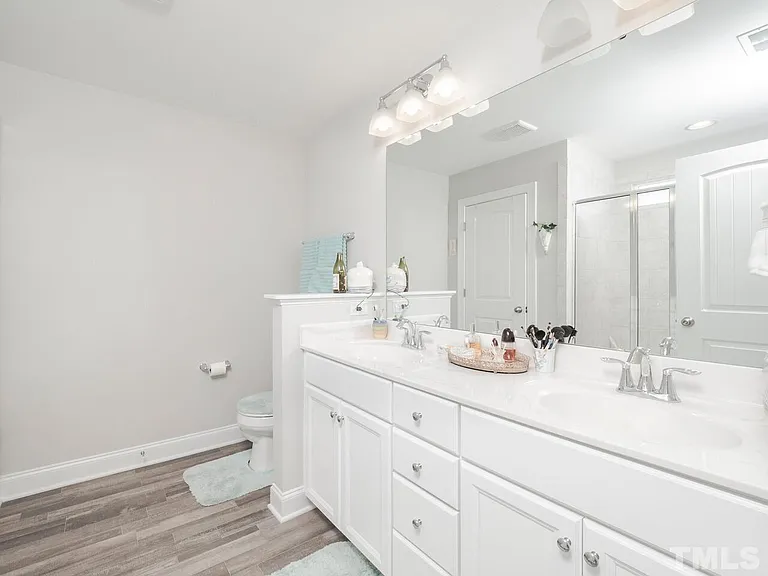 560 Barneswyck Dr — Photo 21