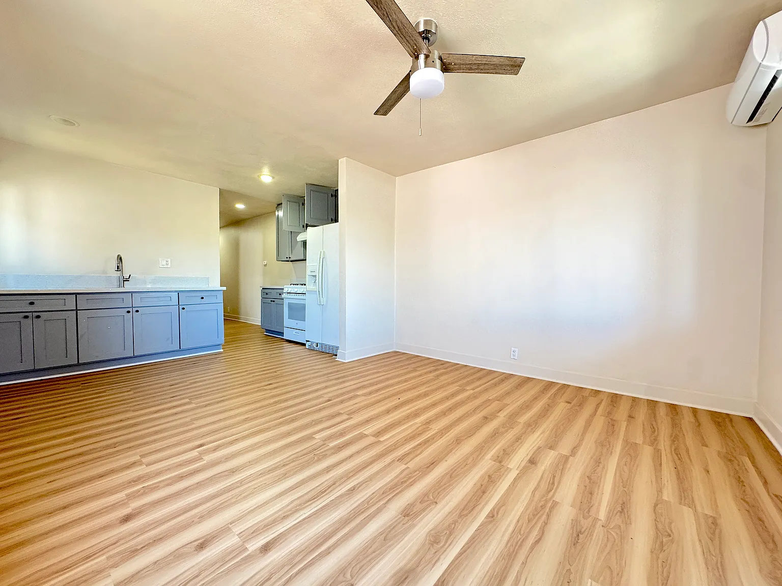 3 bed, 750 sqft, $2,800 — Photo 2