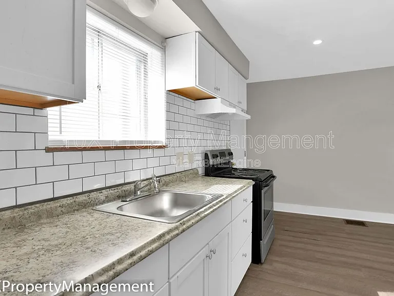 3257 Cleveland Ave #C — Photo 12