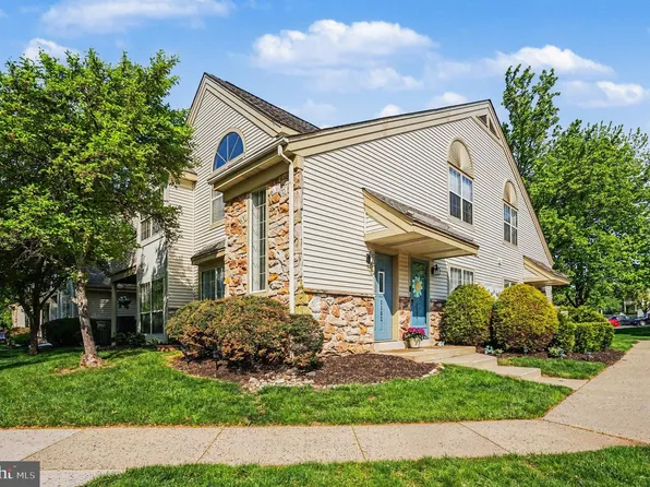 1102 Foxmeadow Dr #1102, Royersford, PA 19468