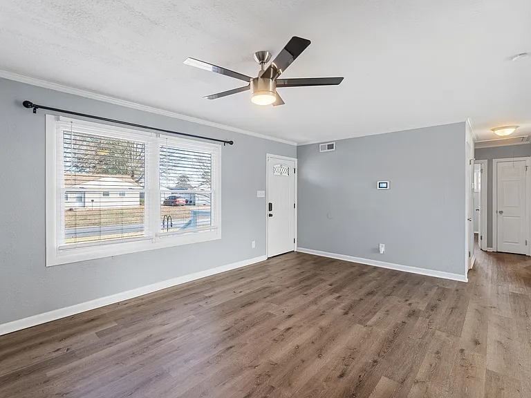 2249 Corbett Ave — Photo 16