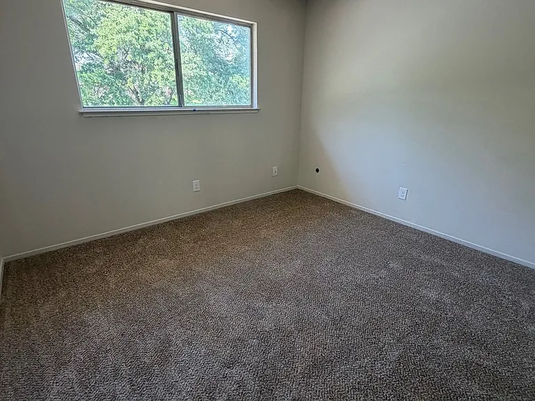 149 Patricia Ln — Photo 11