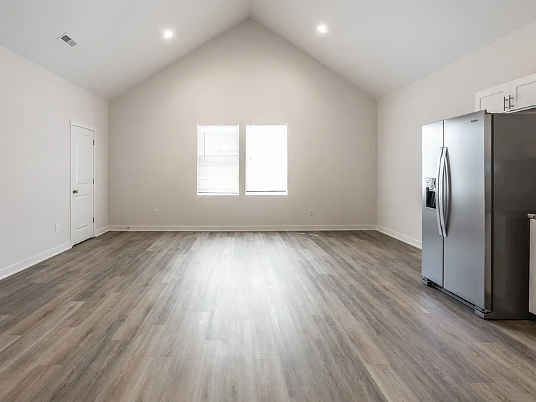 728 Parkway Ave — Photo 15