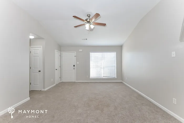 465 Oakland Hills Dr — Photo 5