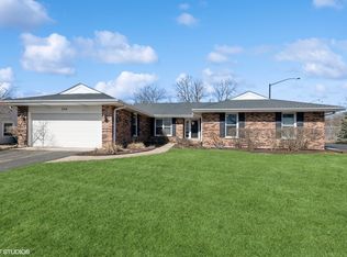 544 Fox Glove Ln, Barrington, IL 60010