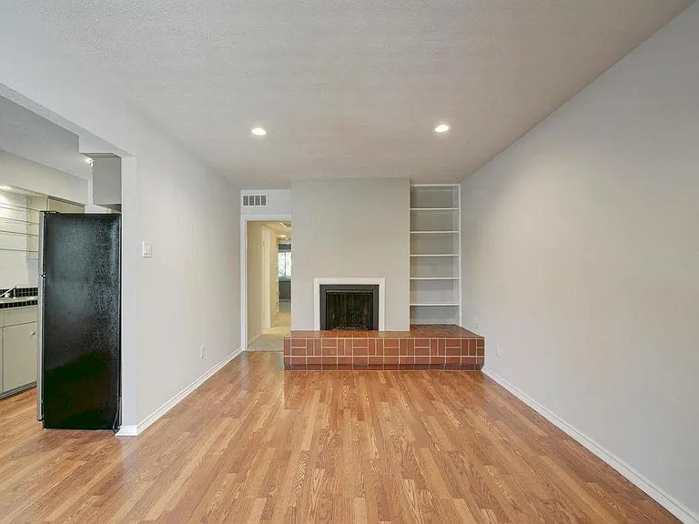 505 W 7th St #202 — Photo 7