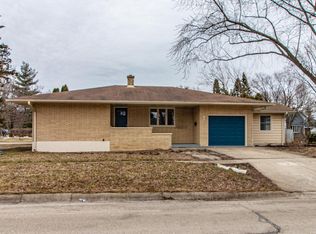 195 Union St, Crystal Lake, IL 60014