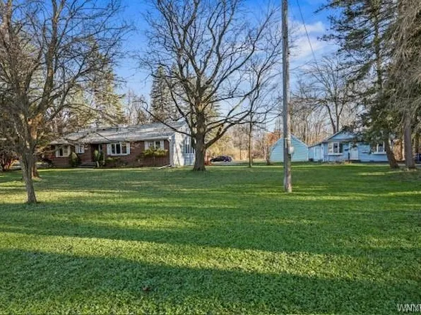 121 S Ellicott Creek Rd, Amherst, NY 14228