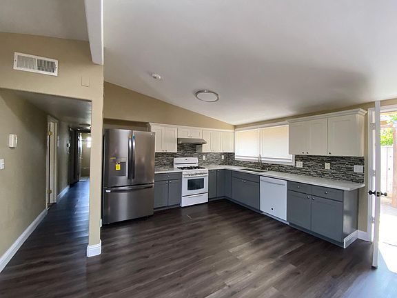5th image of 744 Lakefair Dr