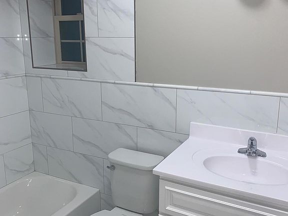 5th image of 363 Cromwell Ave #4