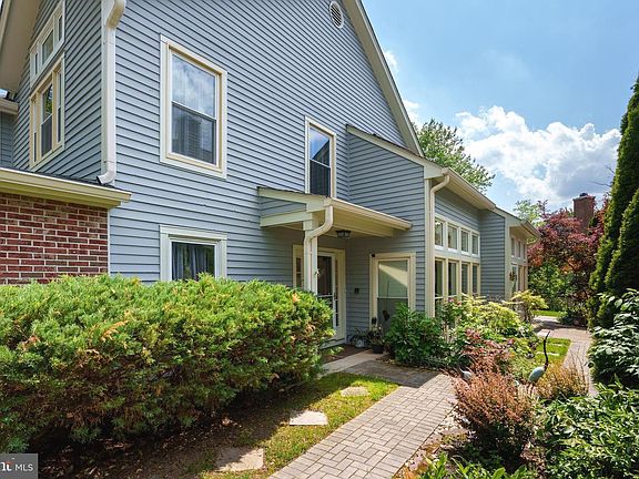 2nd image of 5 Hampstead Ct