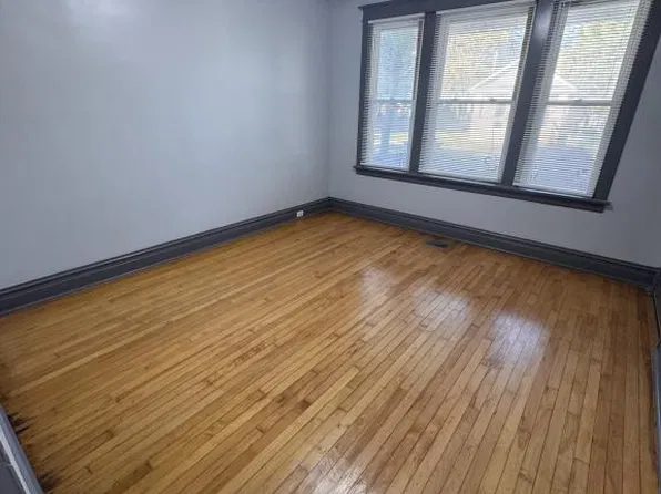 12153 S Wallace St Floor 1, Chicago, IL 60628