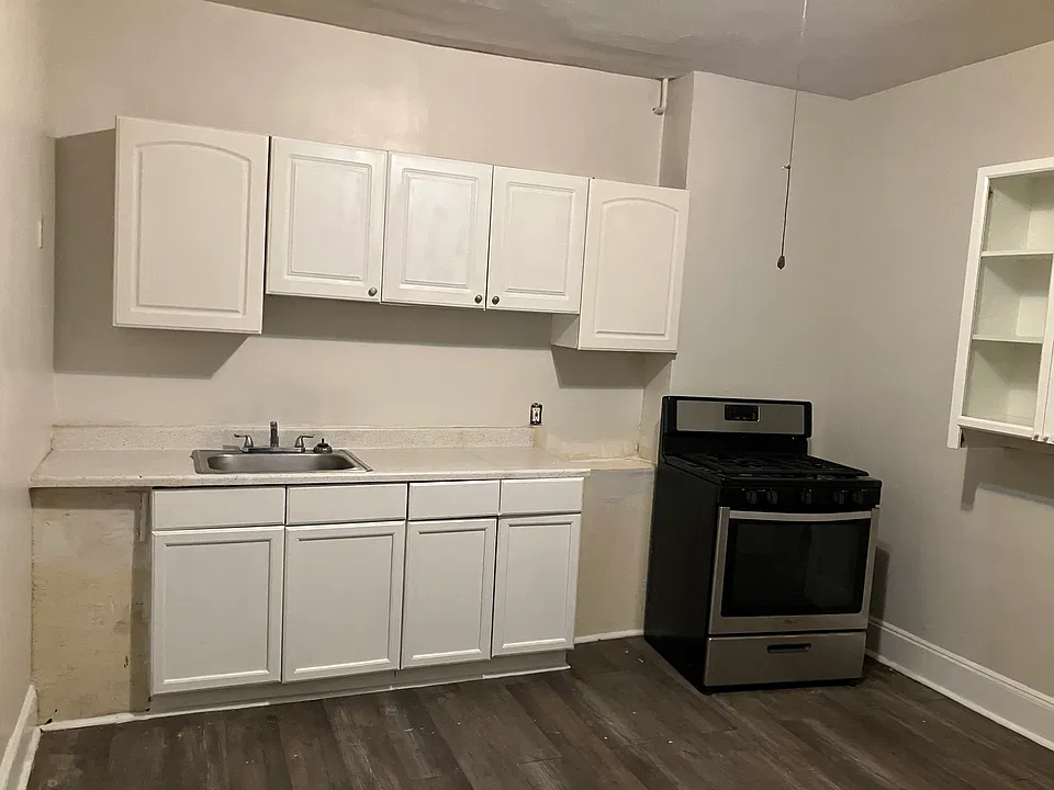 239-243 Franklin Ave #2S