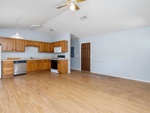 4th image of 55 Josiah St