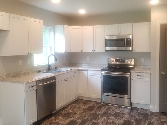 2nd image of 635 Hickory Ln