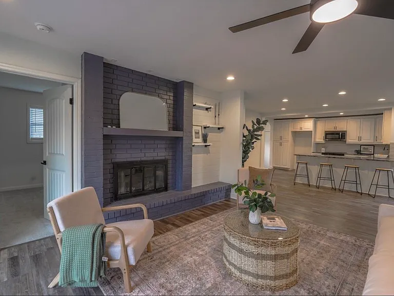104 N Burr Oak Rd — Photo 5