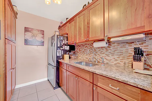 Sold by REMAX Elite | media 13