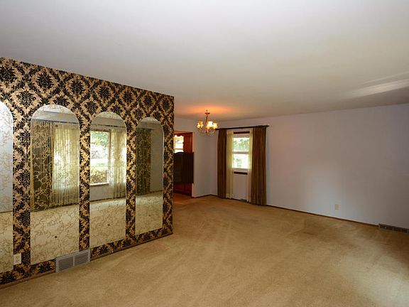 3rd image of 8021 W Hustis Ct