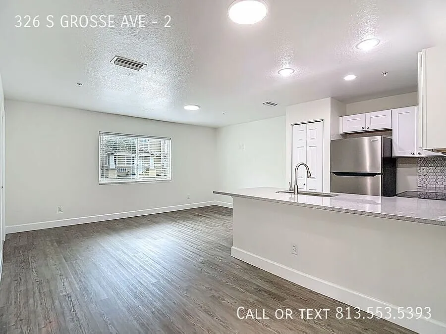326 S Grosse Ave — Photo 2