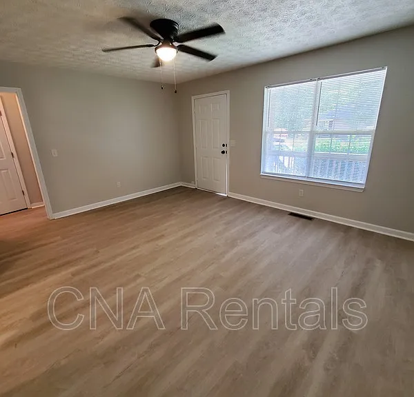 215 Green Acre Ln #B — Photo 3