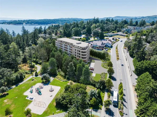 167 Island Hwy #203, View Royal, BC V9B 1G1