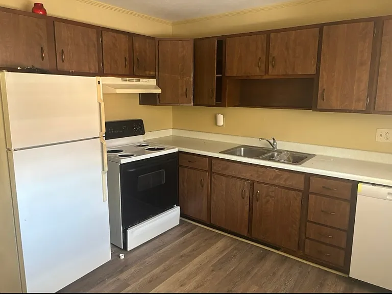 1701 Hutchinson Ave #16 — Photo 4