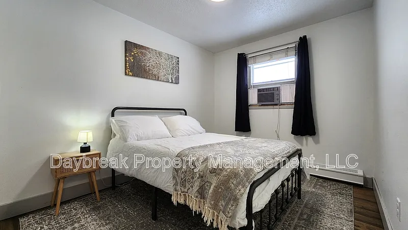 Building Photo - 525 7th Ave E #4