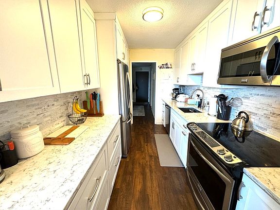 5th image of 60 Longwood Ave APT 808