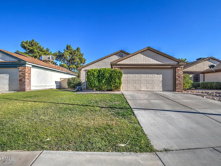 815 E Calle Del Norte — Photo 3