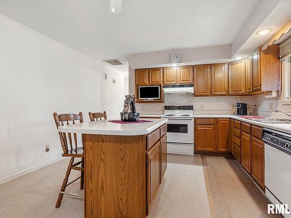 5th image of 114 Lippold St