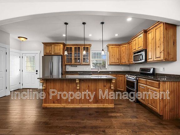 4th image of 2071 W Crescent Row