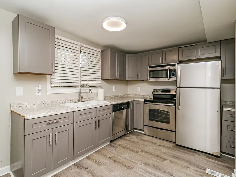 1097 Smith St SW — Photo 2