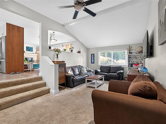 3rd image of 5236 Burnham Cres