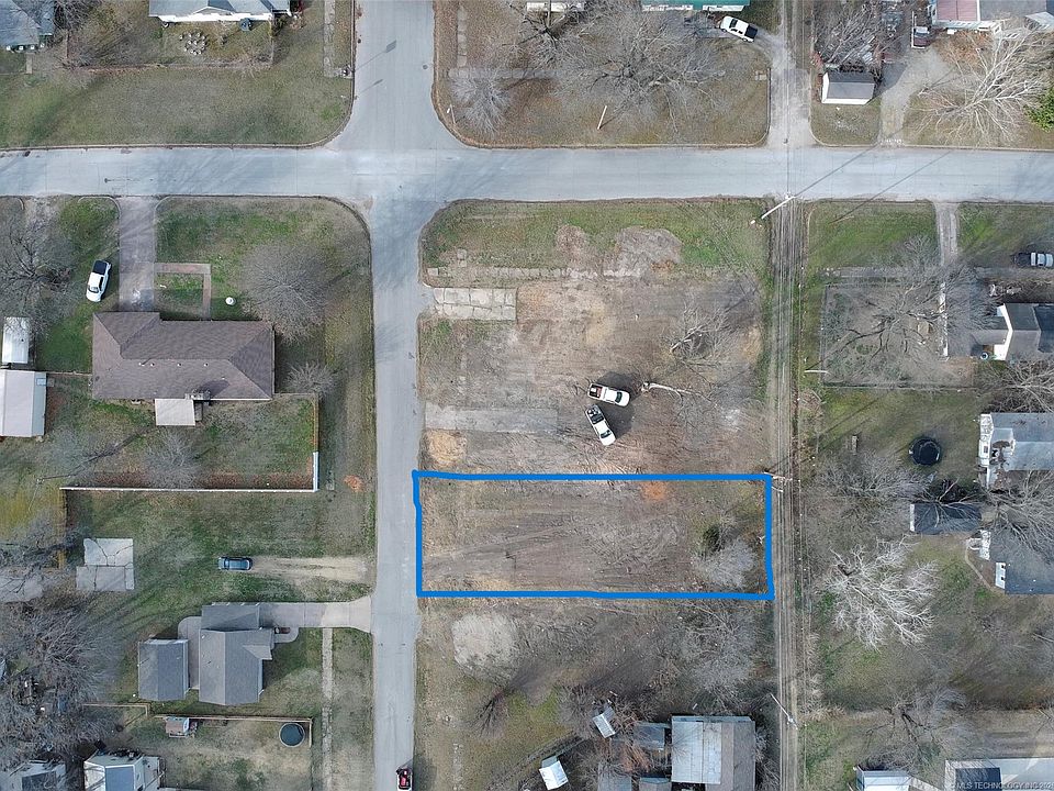 1st image of 105 S D Ave