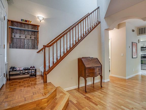 3rd image of 458 Mountain Laurel Ct