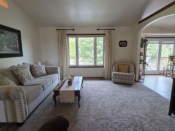 3rd image of 308 Prairie Cir