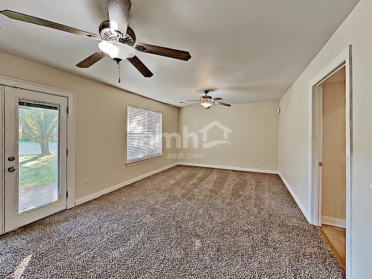 622 Creekfront Dr — Photo 8