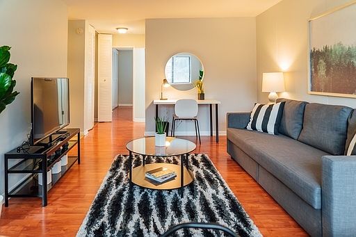 3rd image of 5534 N Kenmore Ave APT 302