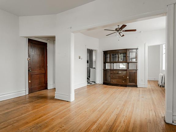 2nd image of 1955 W Montrose Ave #1