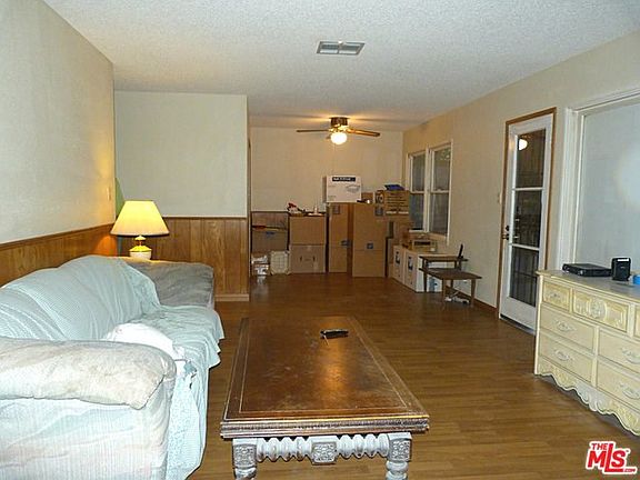 3rd image of 16657 Victory Blvd