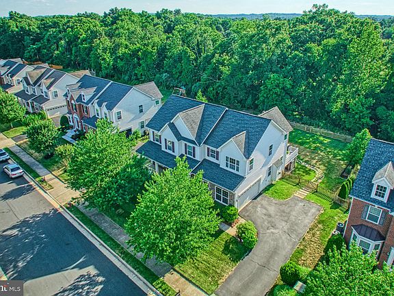 3rd image of 21907 Knob Hill Pl