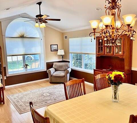 5th image of 5 Schoolhouse Ct