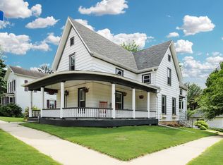 290 N Mill St, Freeport, IL 61032