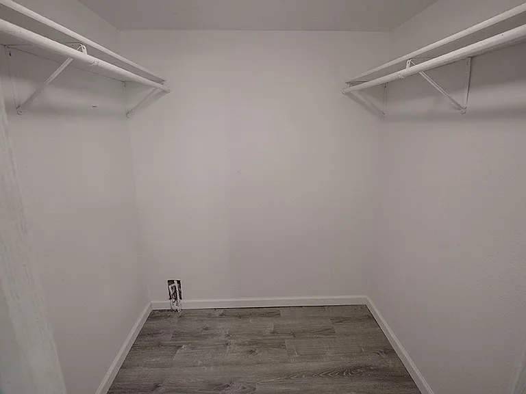 1405 Greensboro Dr — Photo 15