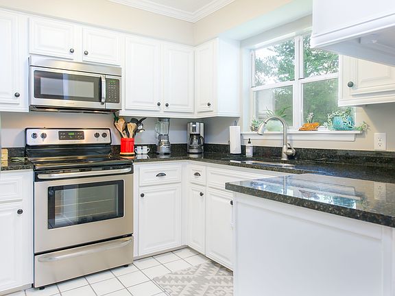 5th image of 115 Pelican Pl