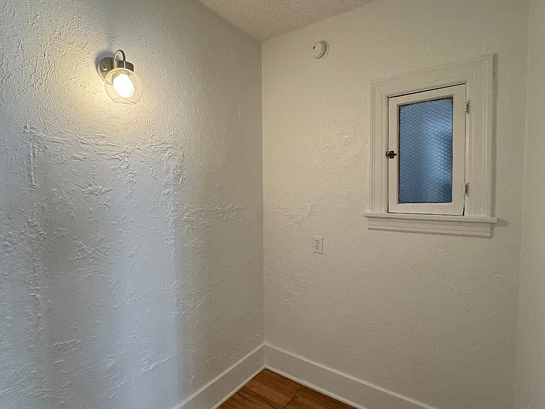 1949 N Vermont Ave #4 — Photo 24