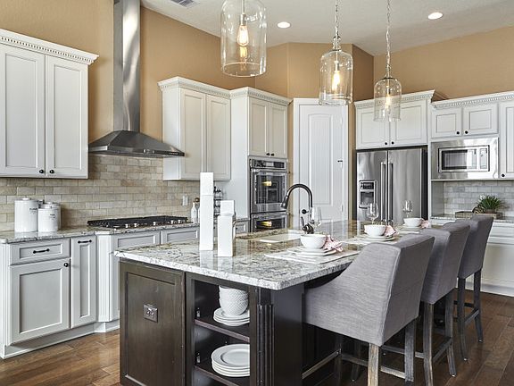 Spacious Eat-In Kitchen
