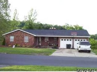 906 Hocking Rd, Belpre, OH 45714